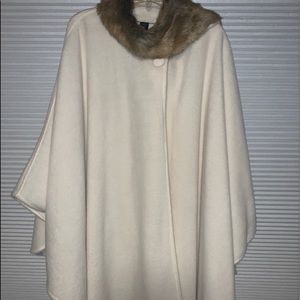 Cape with faux fur trim
